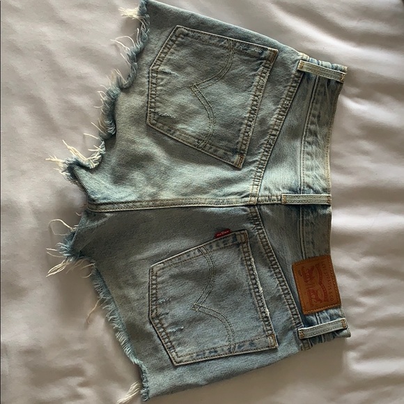 Levi’s denim jean shorts - Picture 3 of 3